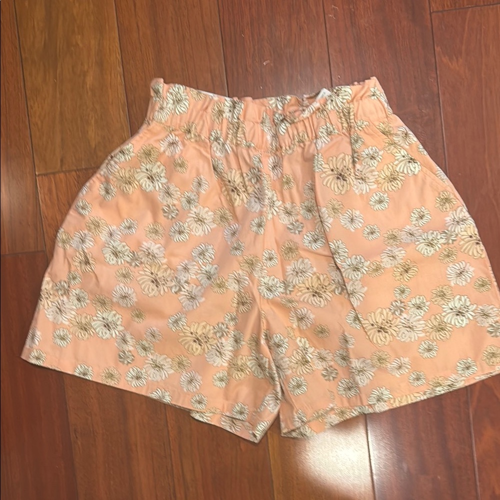 Floral Peach Women's Shorts